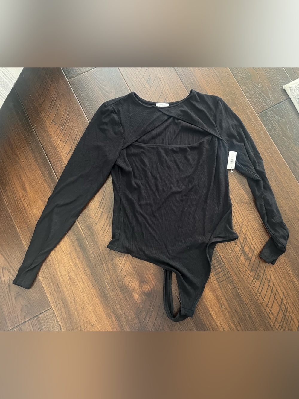 Fine rib long sleeve cutout black bodysuit